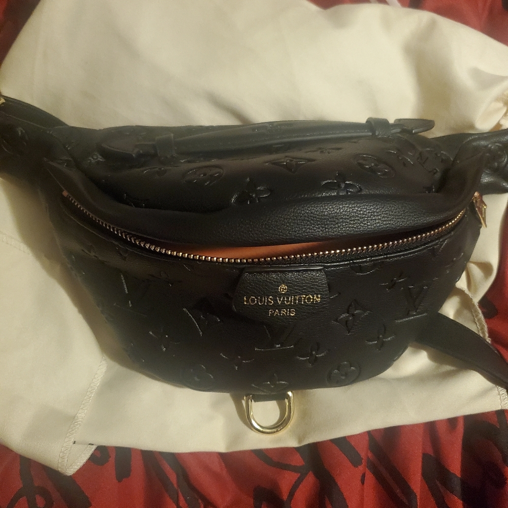 BLACK LV BUM BAG